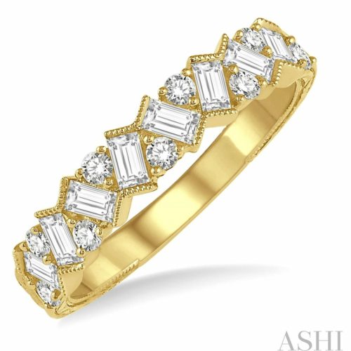 .60 cttw. Diamond Ring (Baguettes and Round)